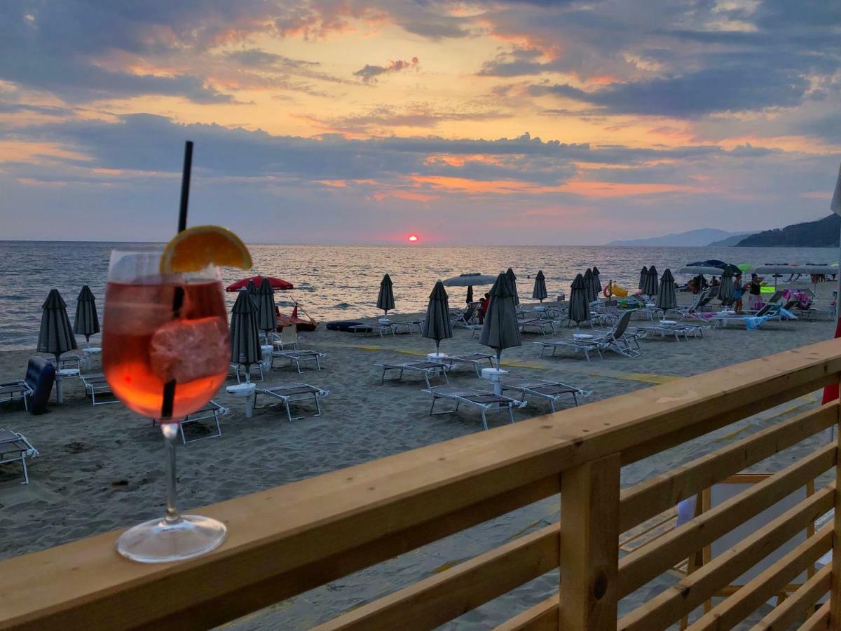 Residence Le Palme - Appartamenti Sul Mare - Spiaggia Tra Palinuro E Caprioli Pisciotta Eksteriør bilde